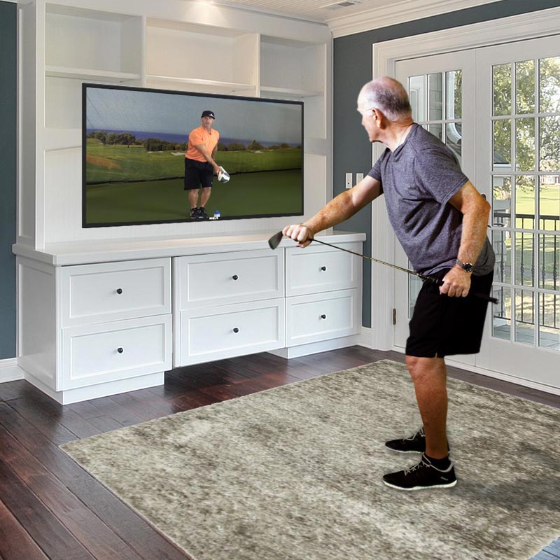 Man golf training at home