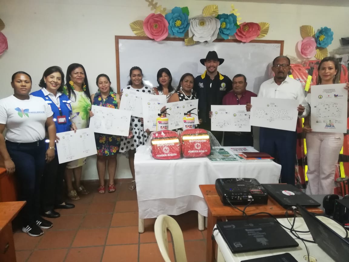 Alcaldía capacitó y dotó a instituciones educativas en gestión del riesgo y atención de emergencias Alcaldía capacitó y dotó a instituciones educativas en gestión del riesgo y atención de emergencias