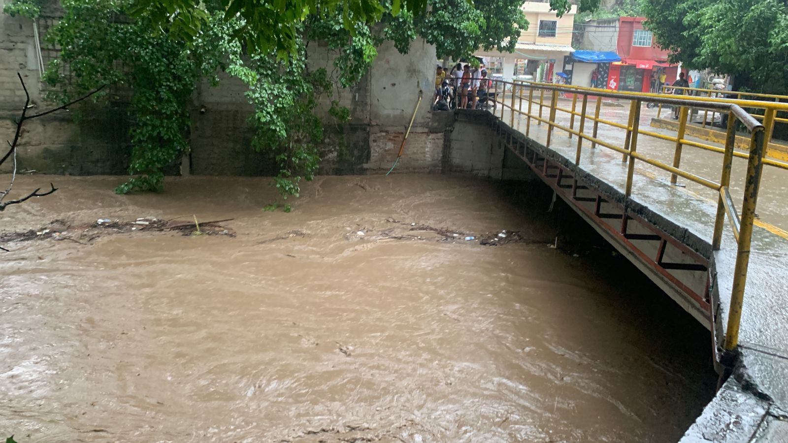 Alcaldía atiende emergencia por lluvias en Santa Marta