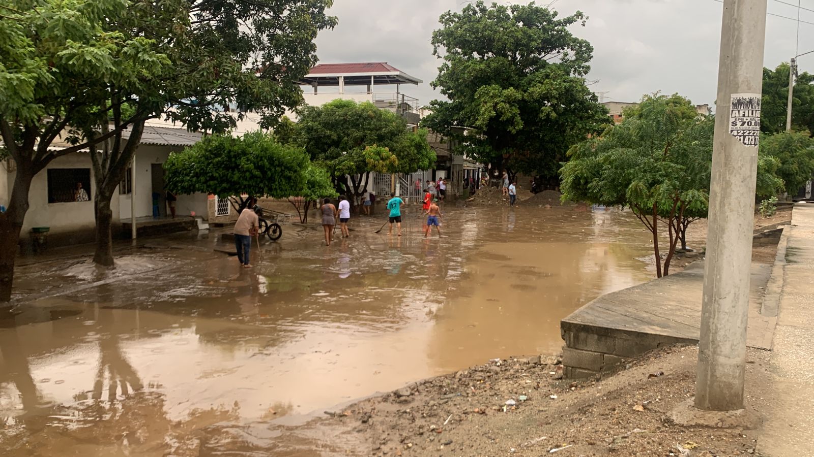 Alcaldía atiende emergencia por lluvias en Santa Marta