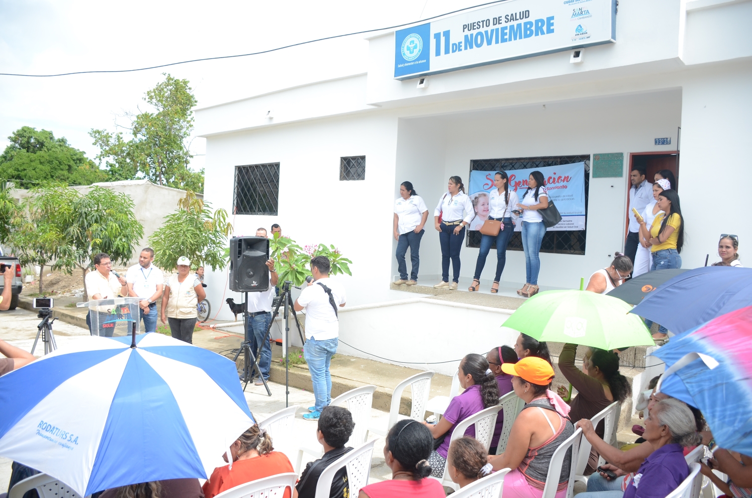 Alcalde entregó obras de puestos de salud del Once de Noviembre y Las Malvinas Alcalde entregó obras de puestos de salud del Once de Noviembre y Las Malvinas