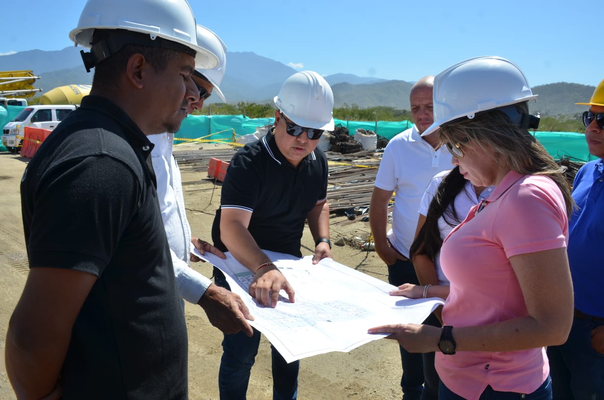 Alcaldesa Virna Johnson inspecciona obras y ratifica que la educación es prioridad en su Gobierno Alcaldesa Virna Johnson inspecciona obras y ratifica que la educación es prioridad en su Gobierno