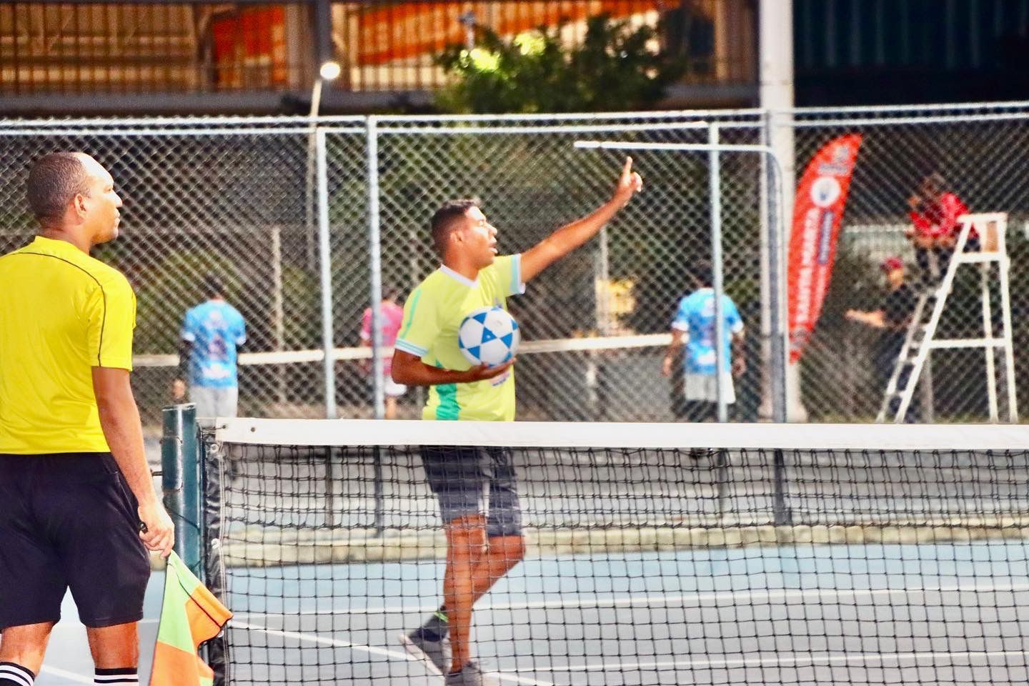 Emocionante inicio de competencias en el III Torneo Interbarrios de fútbol-tenis