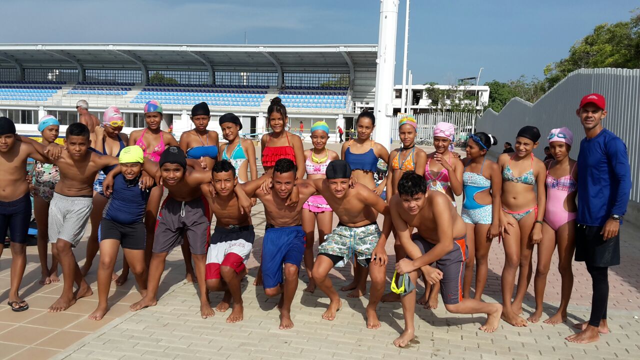 Alcaldía le dio inició a la Escuela Popular de Natación Alcaldía le dio inició a la Escuela Popular de Natación