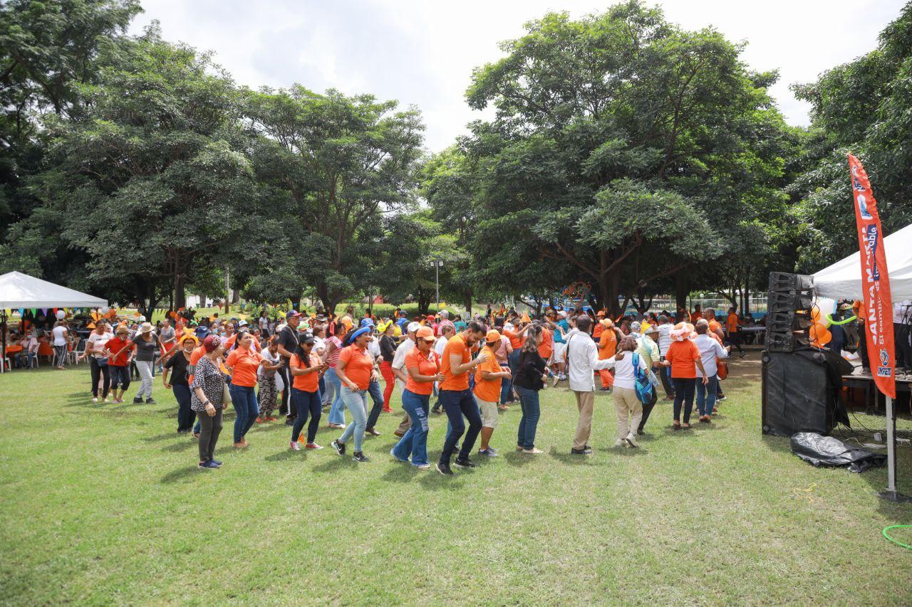 Alcaldesa compartió jornada de alegría y atención integral con adultos mayores