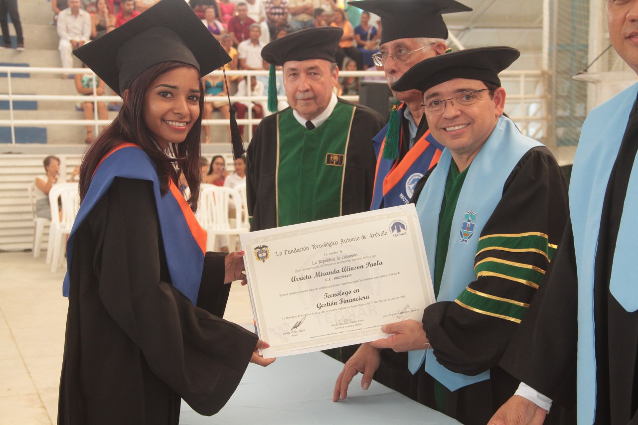 Distrito otorgó 371 títulos en la ceremonia de graduación de programas técnicos profesionales y tecnológicos