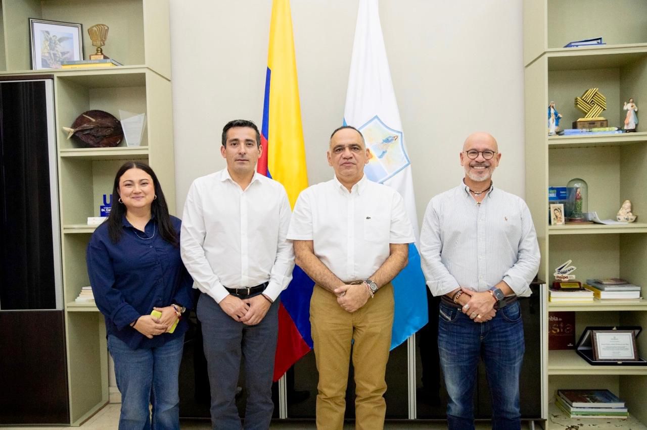 Alcalde Pinedo gestiona apoyo económico de la CAF Alcalde Pinedo gestiona apoyo económico de la CAF