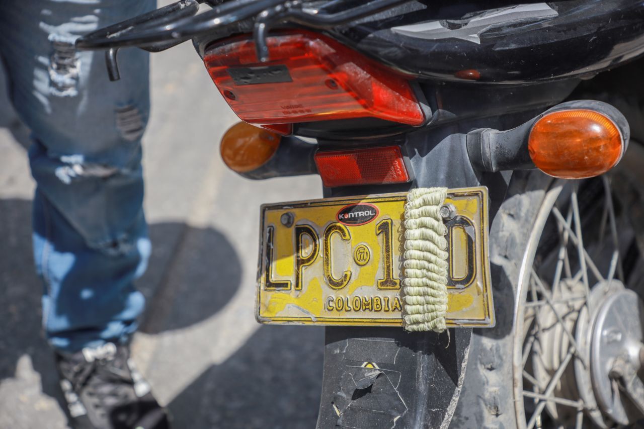 98 sanciones por parrillero hombre y placas adulteradas