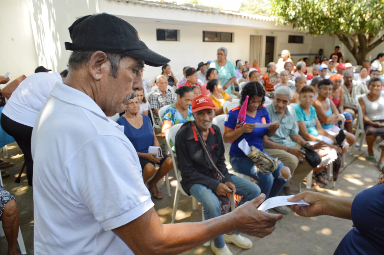 Distrito inició la entrega de volantes de pago al Adulto Mayor en 16 puntos de la ciudad Distrito inició la entrega de volantes de pago al Adulto Mayor en 16 puntos de la ciudad