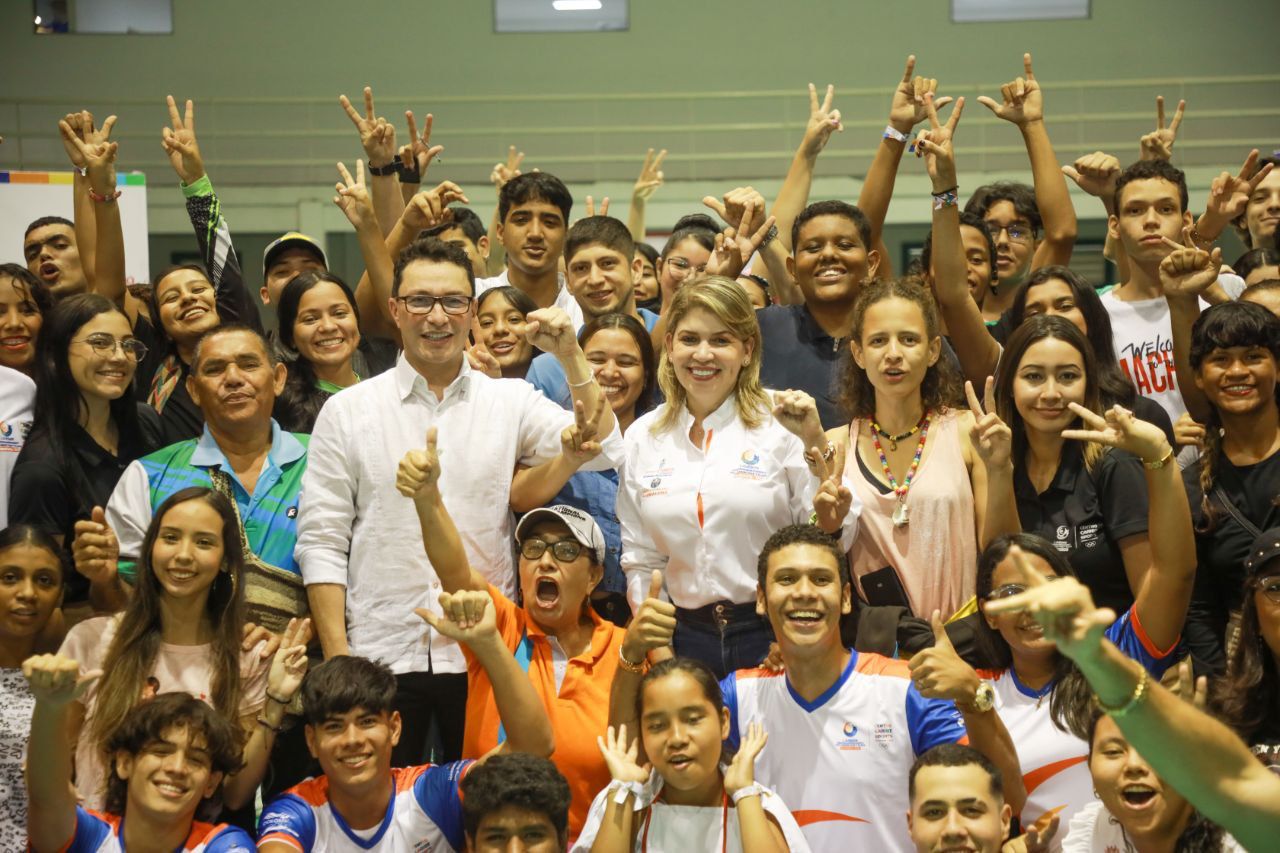 Alcaldesa y Gobernador dieron la bienvenida a los 350 voluntarios que harán parte de los primeros Juegos Centroamericanos y del Caribe de Mar y Playa Alcaldesa y Gobernador dieron la bienvenida a los 350 voluntarios que harán parte de los primeros Juegos Centroamericanos y del Caribe de Mar y Playa