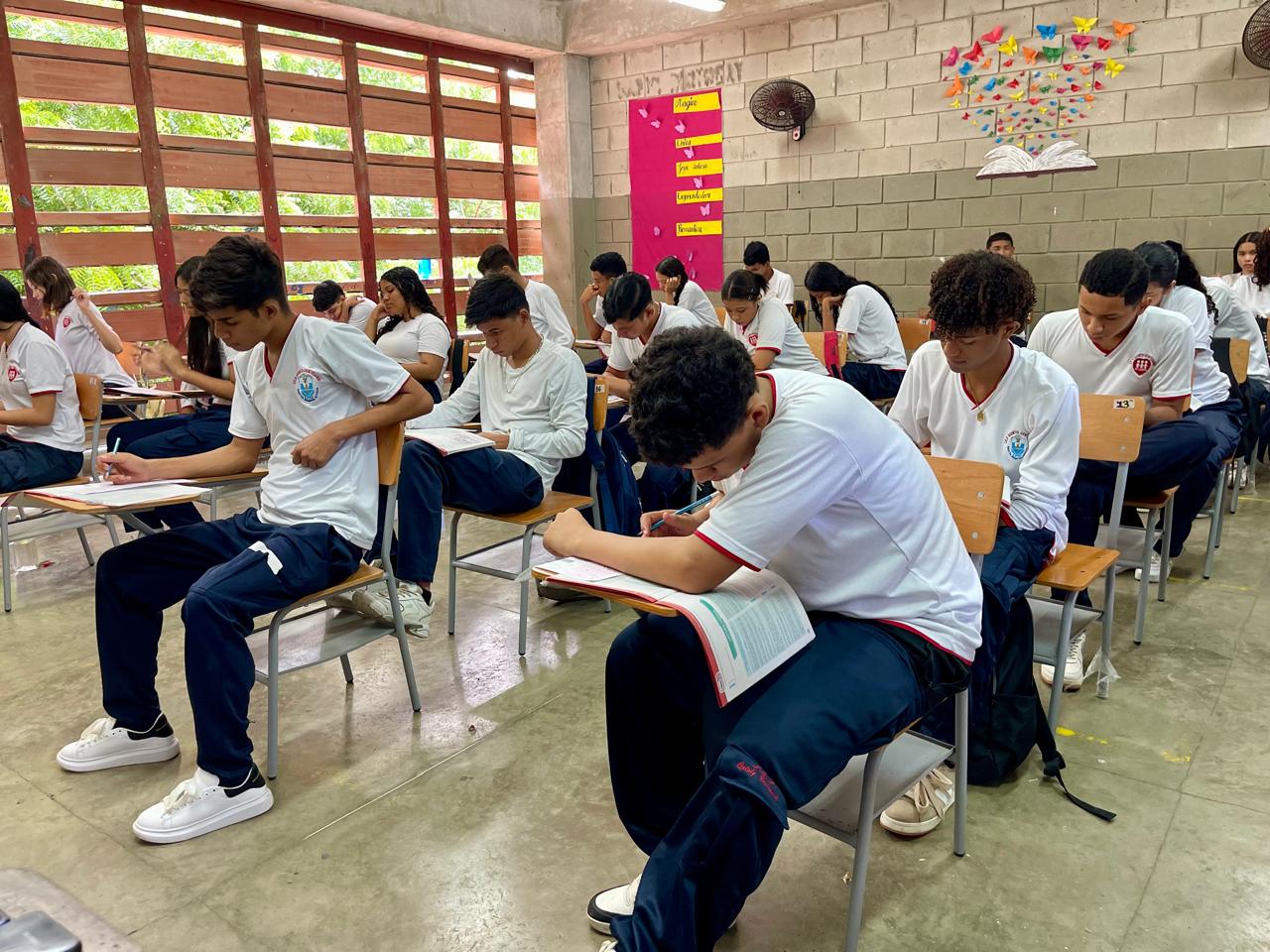 Más de 4.800 estudiantes de 11° del sector oficial de Santa Marta realizan simulacro de las Pruebas Saber Más de 4.800 estudiantes de 11° del sector oficial de Santa Marta realizan simulacro de las Pruebas Saber