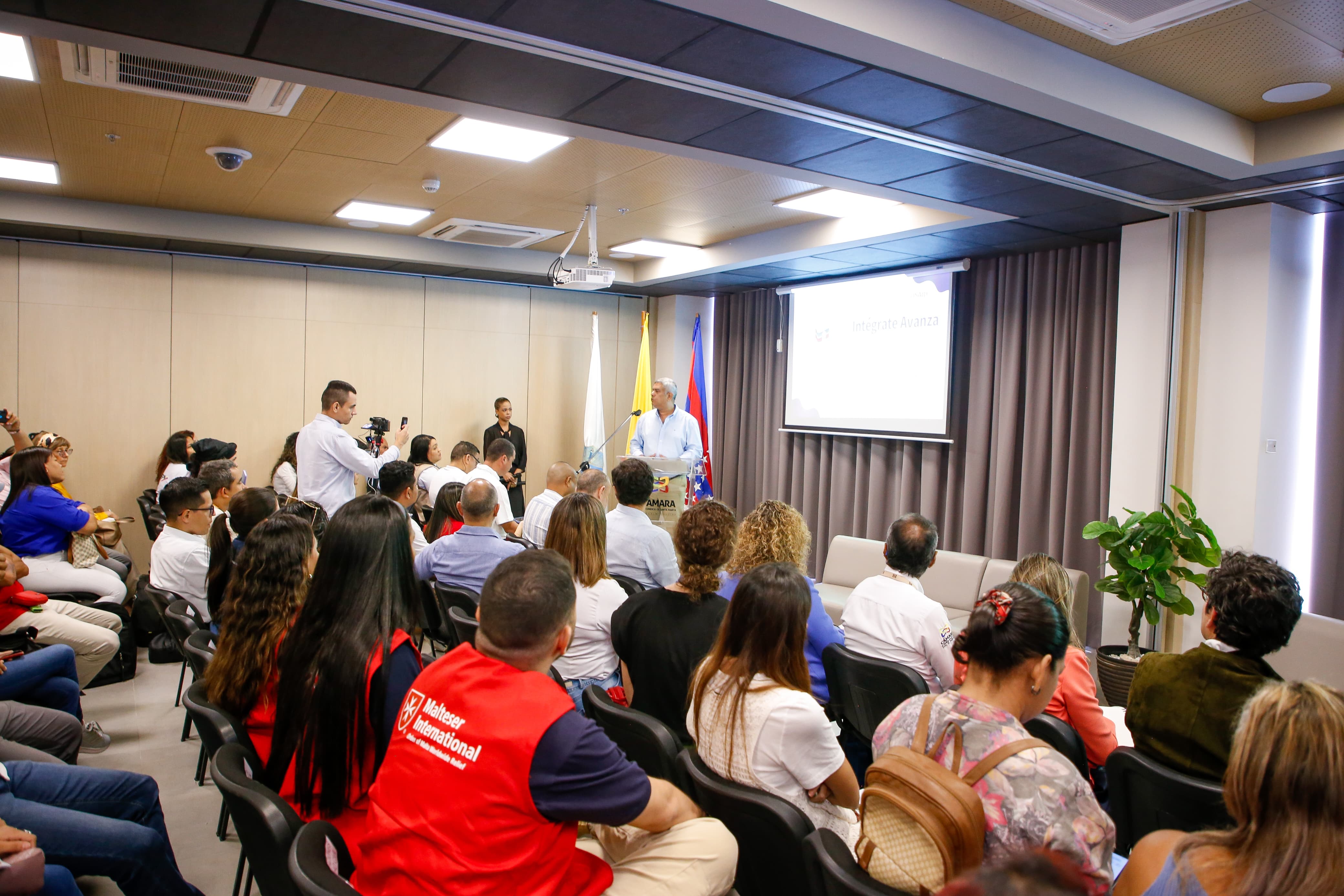 Alcaldía Distrital de Santa Marta y USAID ratifican apoyo a la población inmigrante Alcaldía Distrital de Santa Marta y USAID ratifican apoyo a la población inmigrante