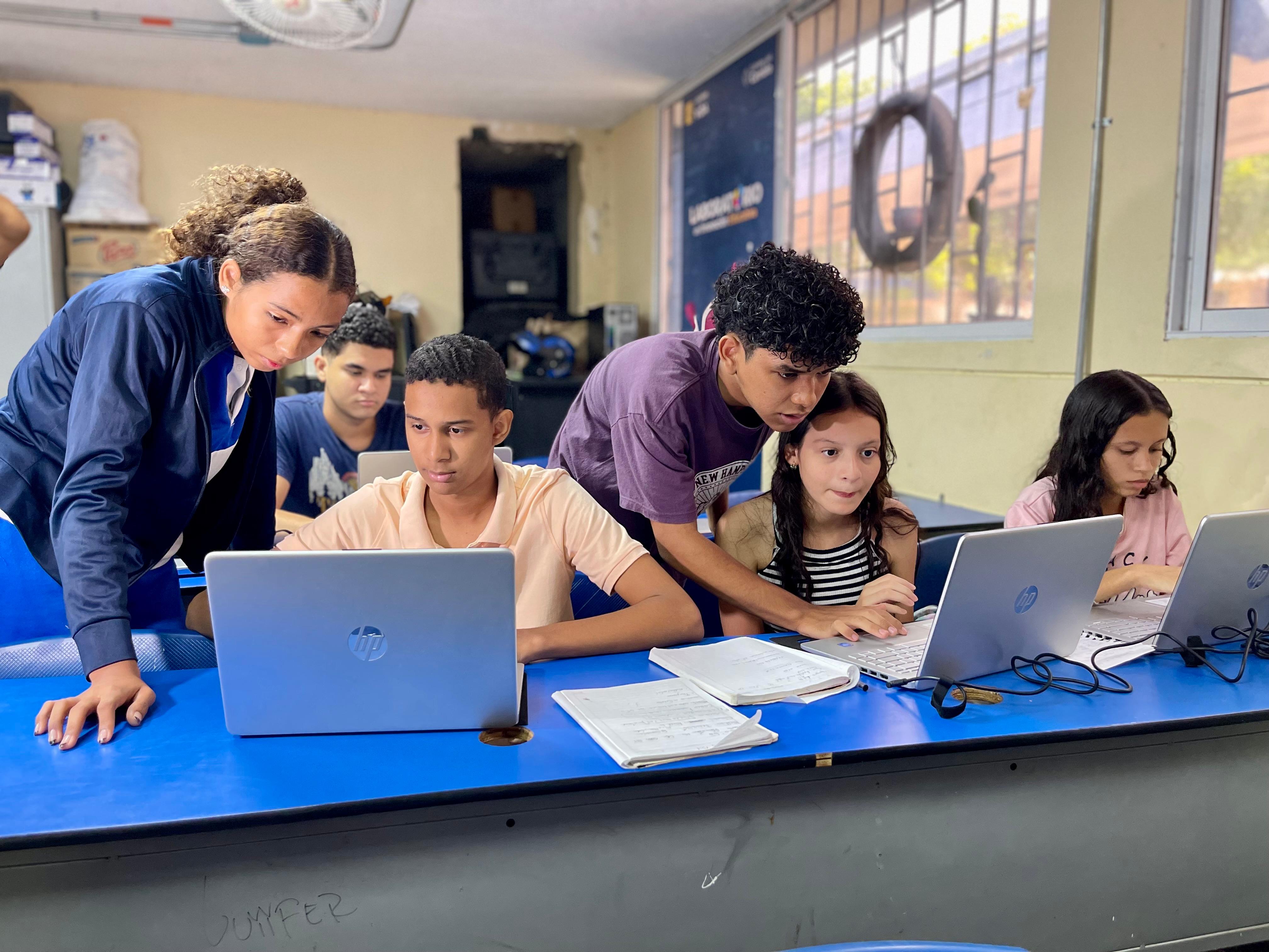 MinTIC y la Alcaldía de Santa Marta entregan nuevo laboratorio de innovación a la IED Liceo del Norte MinTIC y la Alcaldía de Santa Marta entregan nuevo laboratorio de innovación a la IED Liceo del Norte