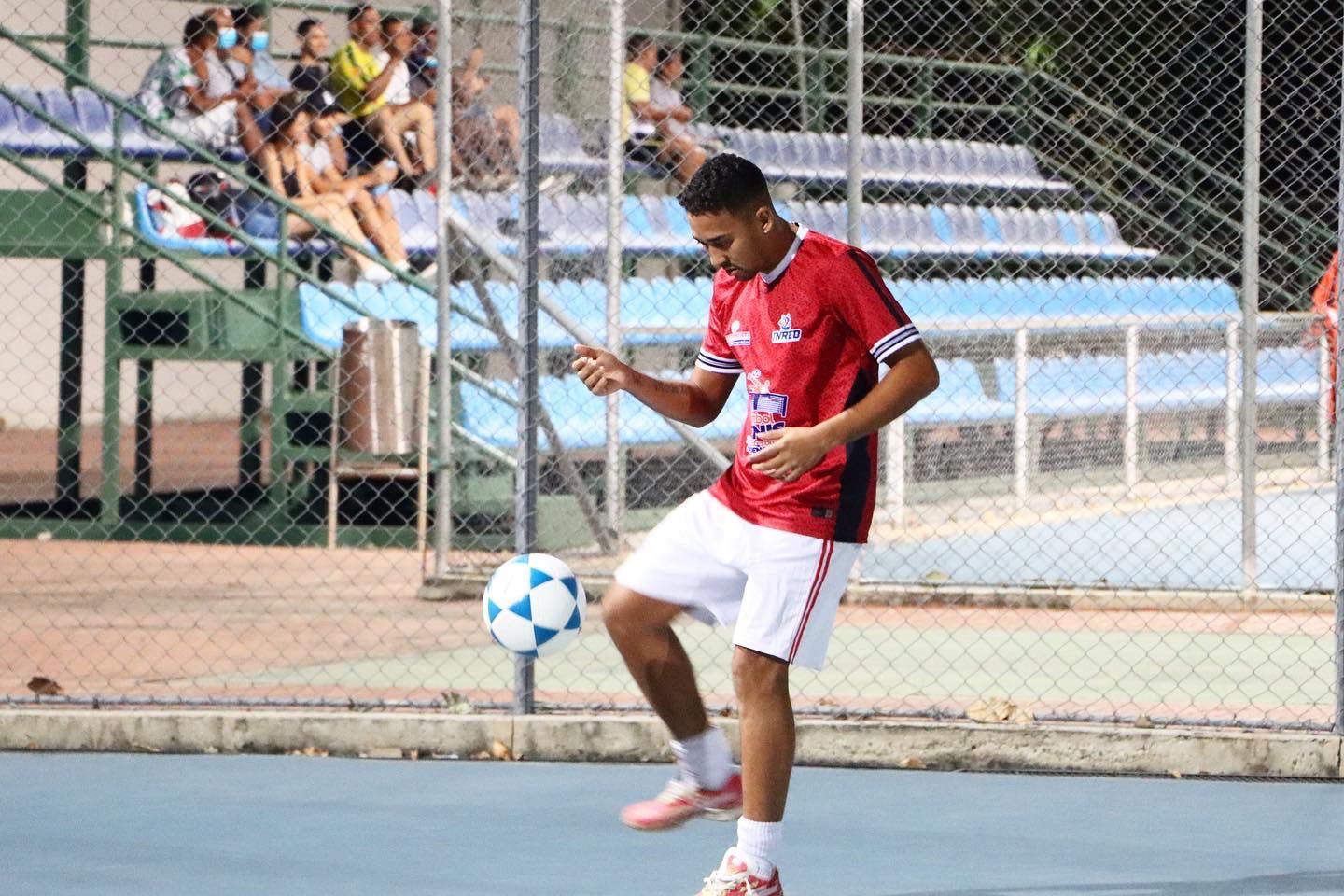 Emocionante inicio de competencias en el III Torneo Interbarrios de fútbol-tenis