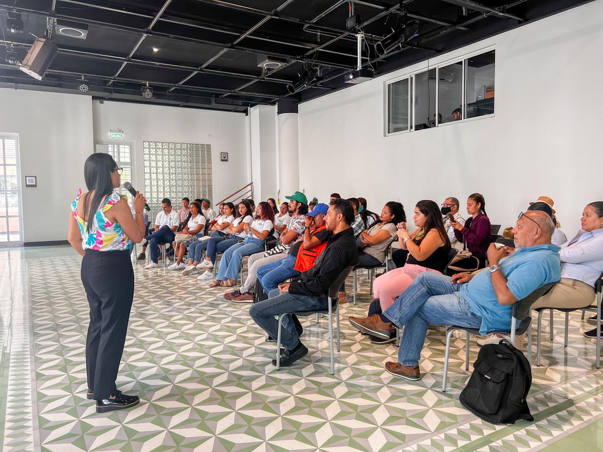 Distrito y Mincomercio capacitan a empresarios samarios en calidad y diseño de experiencias turísticas