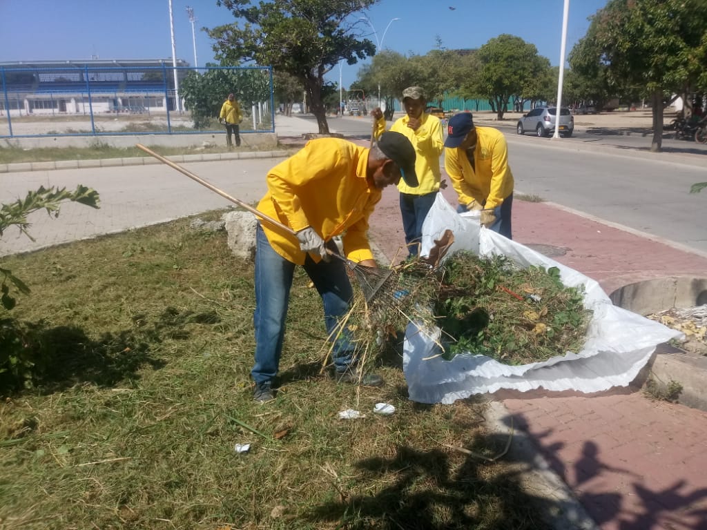Con ocho brigadas al mes, Essmar mantiene limpios los escenarios deportivos Con ocho brigadas al mes, Essmar mantiene limpios los escenarios deportivos