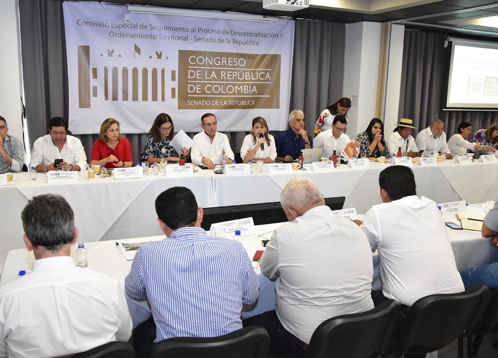 Alcaldesa propone a ministros y senadores unir esfuerzos por la preservación de la Sierra Nevada Alcaldesa propone a ministros y senadores unir esfuerzos por la preservación de la Sierra Nevada