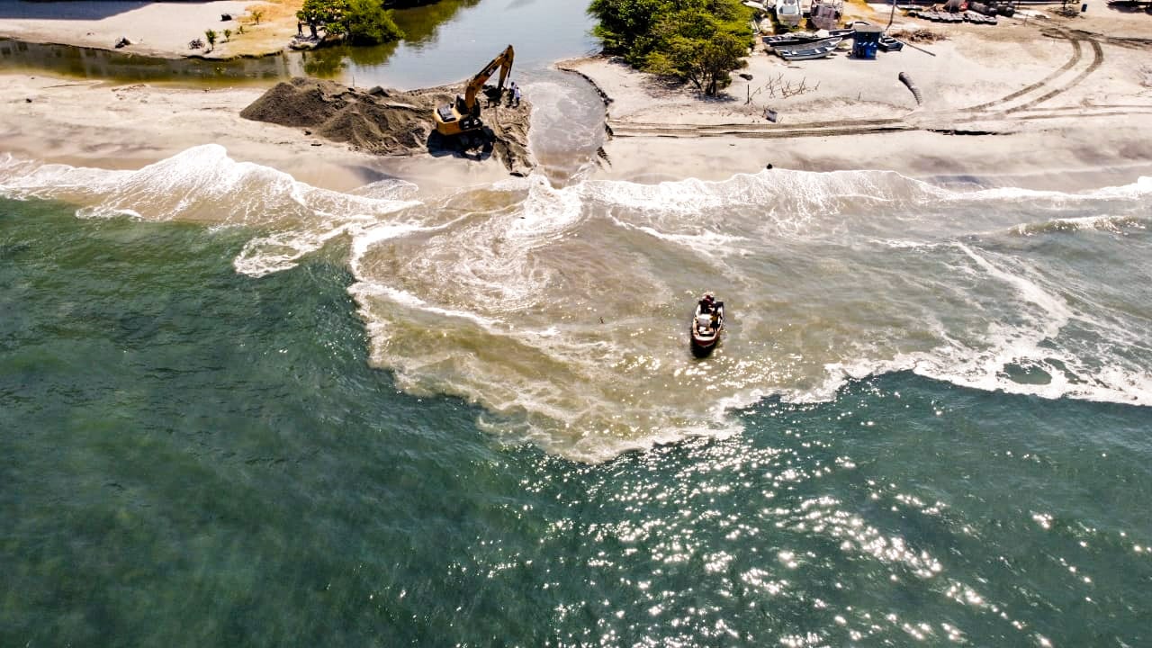Despues del proceso - Dadsa, Edus y Essmar recuperan el cauce de la desembocadura del río Manzanares para la oxigenación del ecosistema y la rehabilitación de la playa Los Cocos