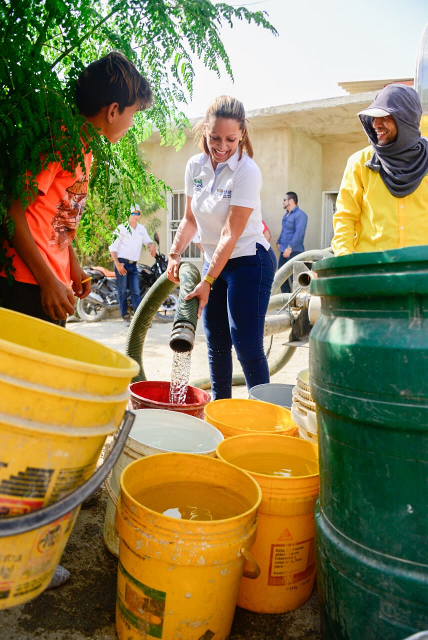Essmar lleva 24 mil litros de agua a 275 familias del barrio Brisas del Mar Essmar lleva 24 mil litros de agua a 275 familias del barrio Brisas del Mar