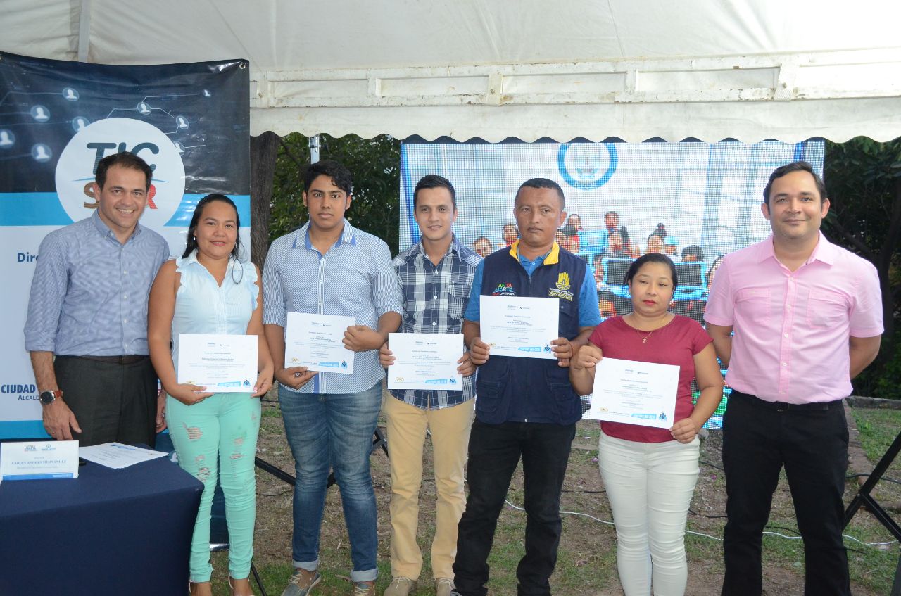 Dirección TIC y Fundación Telefónica certificaron el 1er grupo de Escuela TIC Familia en Bonda Dirección TIC y Fundación Telefónica certificaron el 1er grupo de Escuela TIC Familia en Bonda