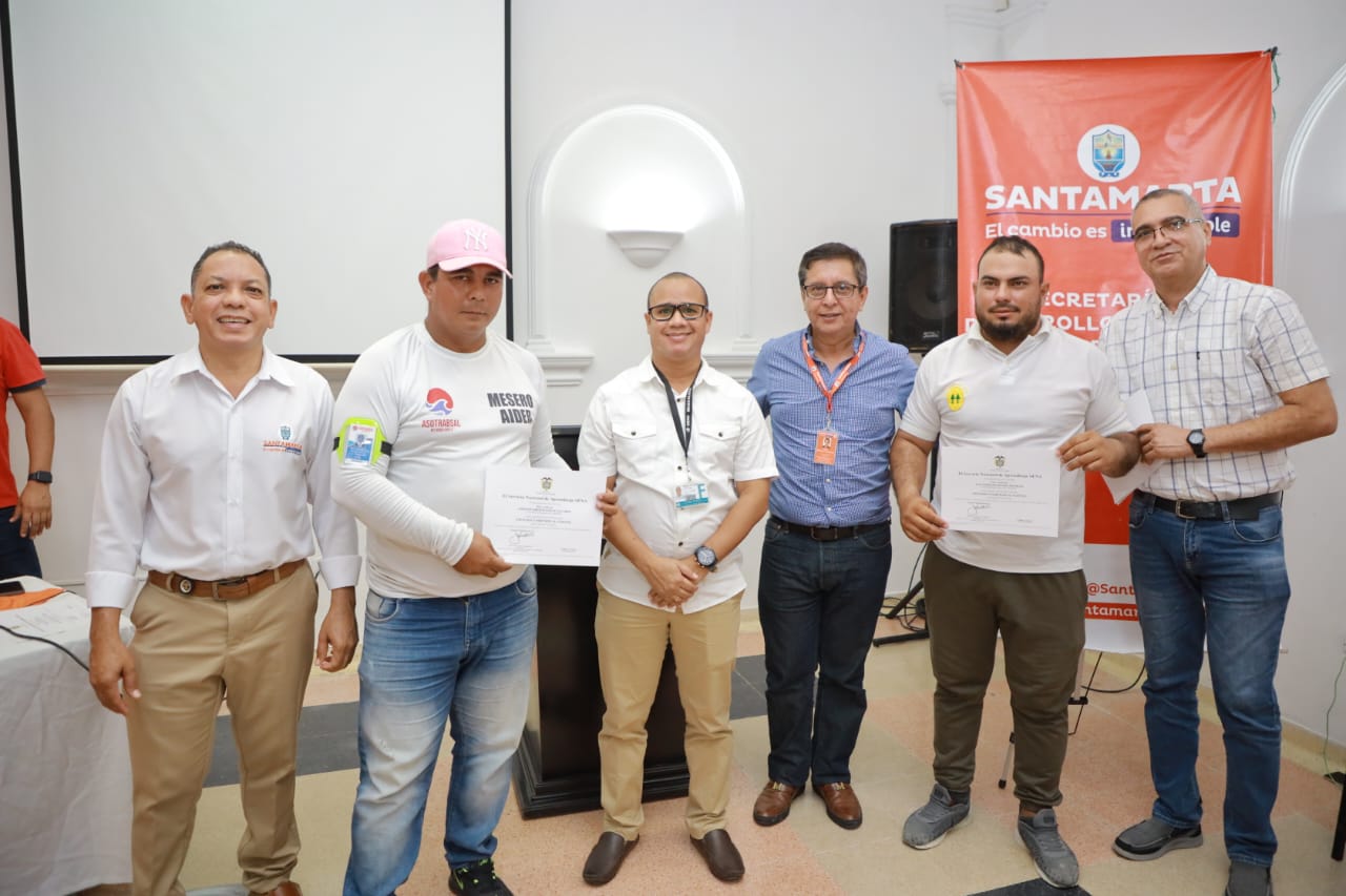 Alcaldía y SENA certificaron en atención y servicio al cliente a operadores turísticos de El Rodadero