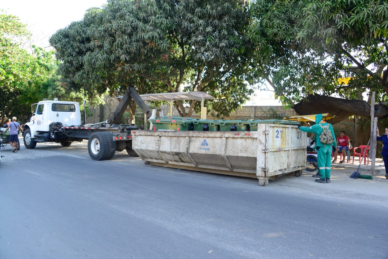 La Essmar se toma los sectores de: La Lucha y El Pando e instala 15 contenedores nuevos