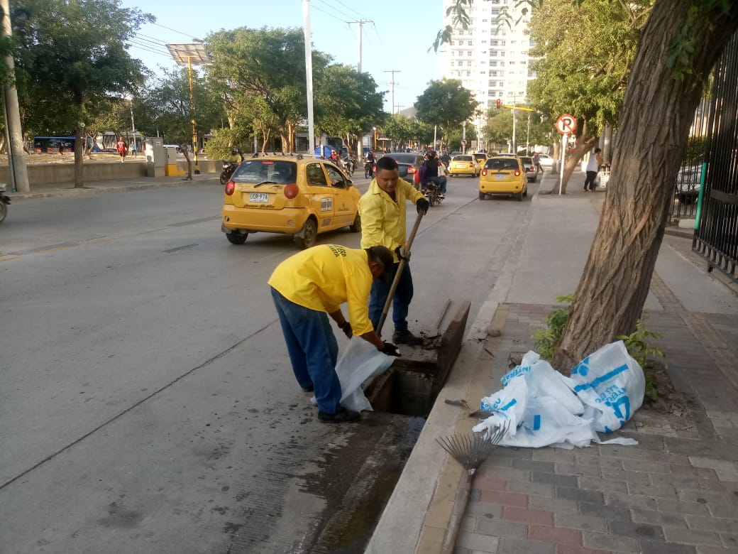 Essmar ha retirado 16 toneladas de escombros arrojados clandestinamente en los alrededores del Estadio Eduardo Santos Essmar ha retirado 16 toneladas de escombros arrojados clandestinamente en los alrededores del Estadio Eduardo Santos