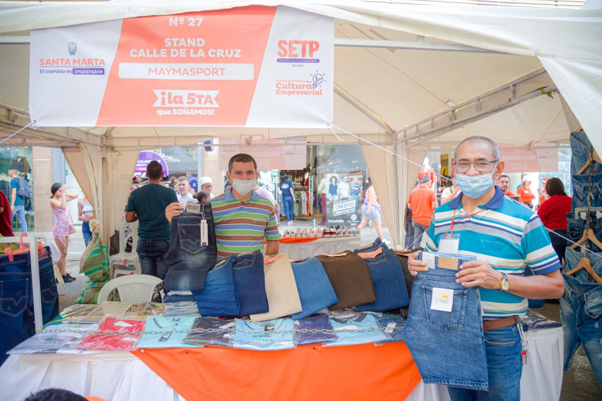 Alcaldía impulsa a comerciantes de la carrera 5ta con Feria de emprendimientos