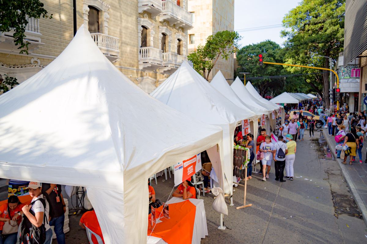 Alcaldía impulsa a comerciantes de la carrera 5ta con Feria de emprendimientos