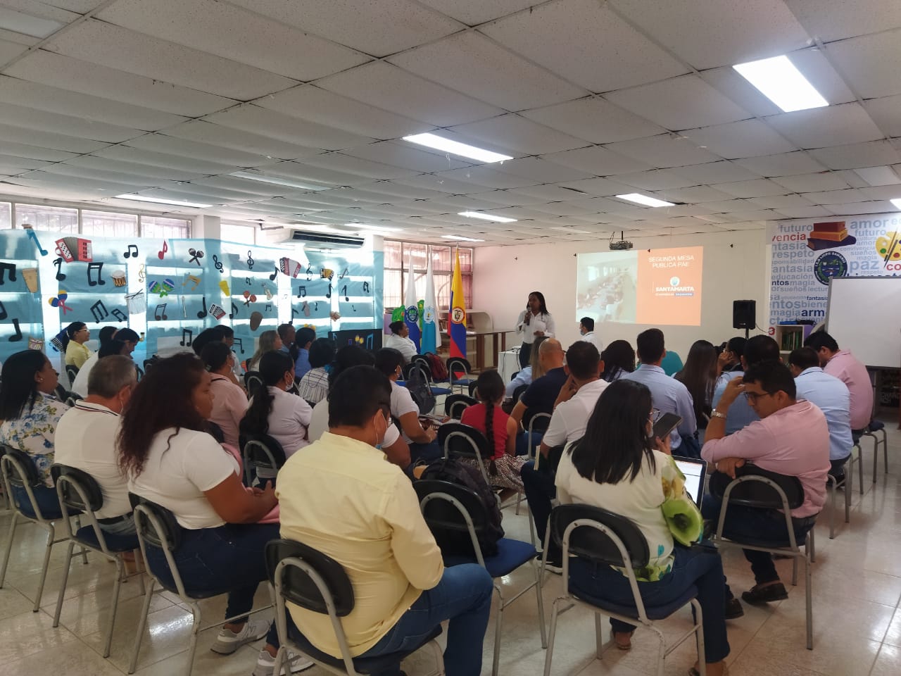 Distrito entregó raciones alimentarias diarias a 54 mil estudiantes a través del PAE Distrito entregó raciones alimentarias diarias a 54 mil estudiantes a través del PAE