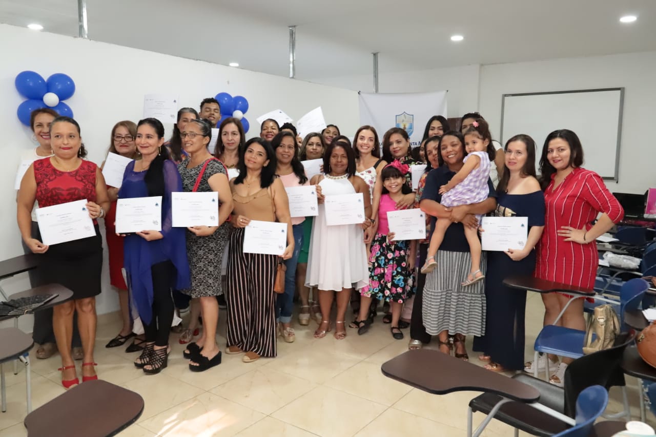 80 mujeres samarias reciben certificación en competencias básicas para el uso de las TIC 80 mujeres samarias reciben certificación en competencias básicas para el uso de las TIC