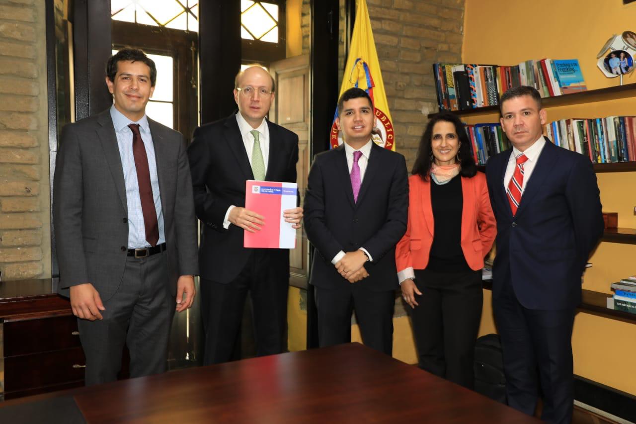 Minvivienda, Alcaldía Distrital y BID firman acuerdo para fortalecimiento institucional de la ESSMAR ESP Minvivienda, Alcaldía Distrital y BID firman acuerdo para fortalecimiento institucional de la ESSMAR ESP