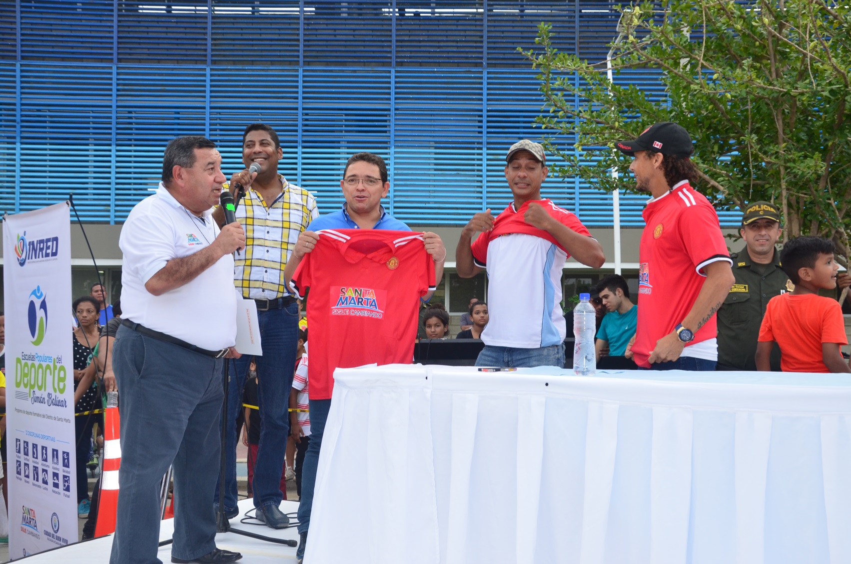Alcalde Rafael Martínez recibió camiseta de la Selección Magdalena Sénior Máster de fútbol Alcalde Rafael Martínez recibió camiseta de la Selección Magdalena Sénior Máster de fútbol