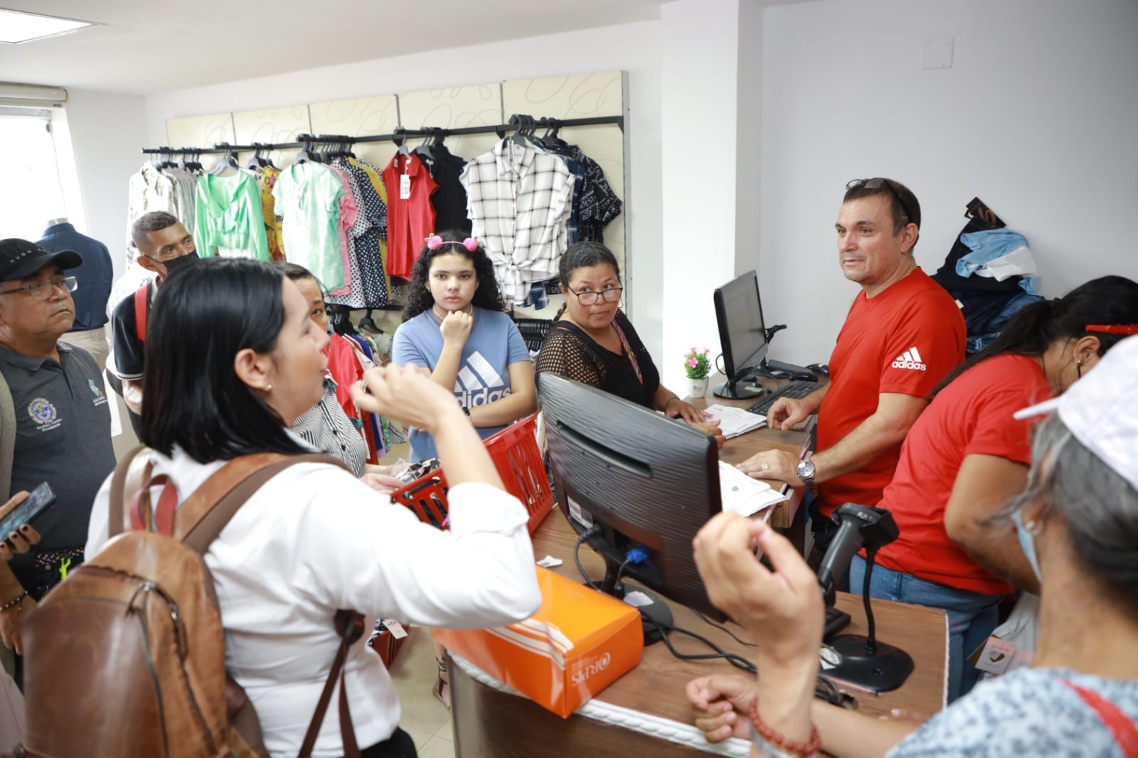 Alcaldía de Santa Marta entregó dotación a 499 docentes y administrativos del Distrito