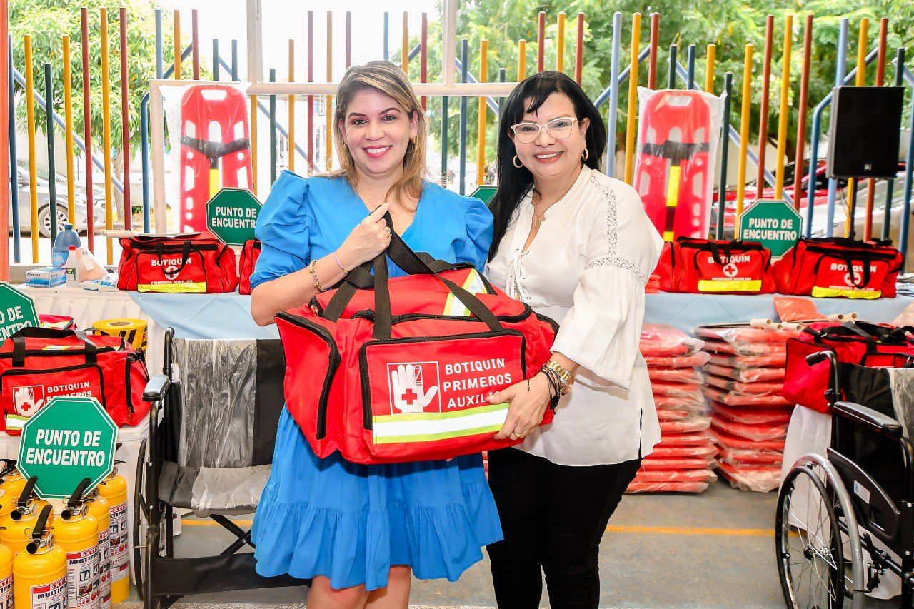 Alcaldía Distrital dota a 70 instituciones educativas con elementos para la atención y prevención del riesgo