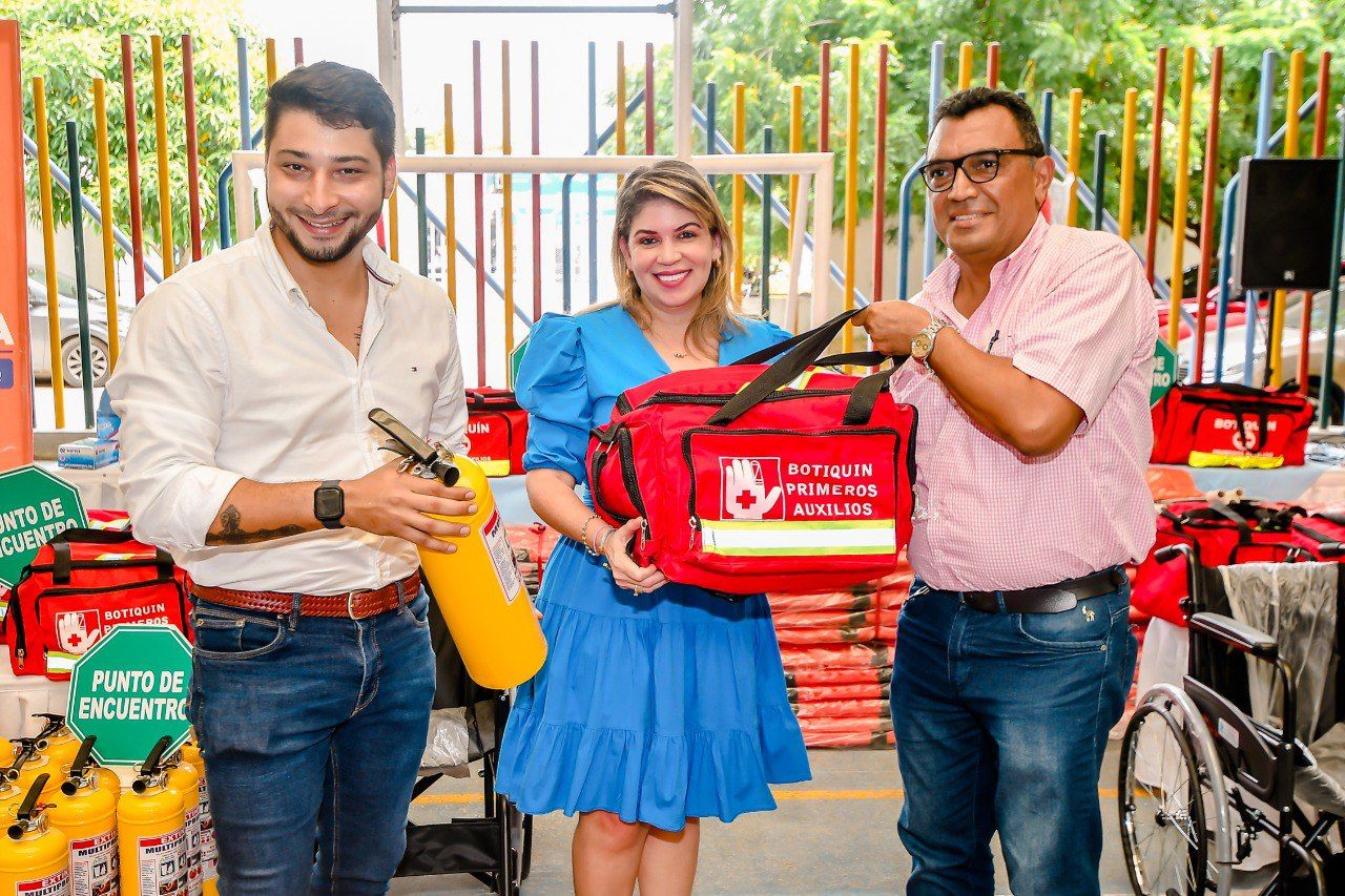 Alcaldía Distrital dota a 70 instituciones educativas con elementos para la atención y prevención del riesgo