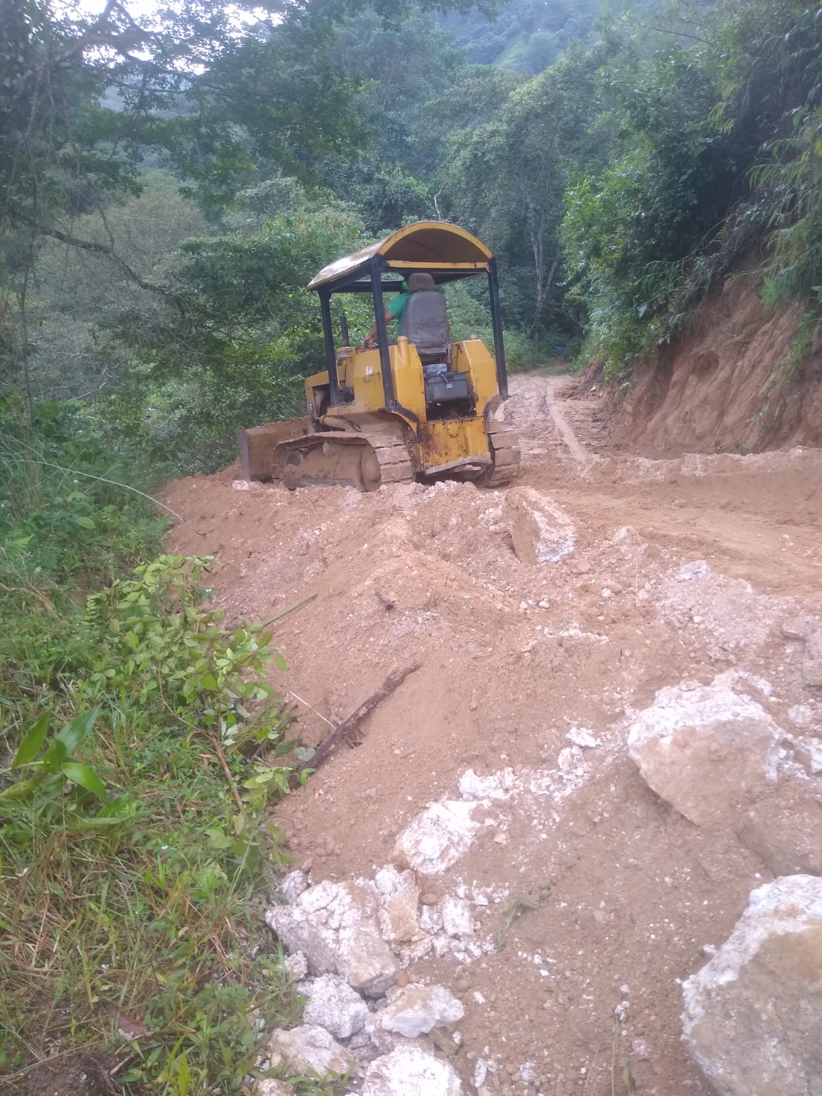 Alcaldía inspecciona avance de intervenciones en vías de la zona rural del Distrito