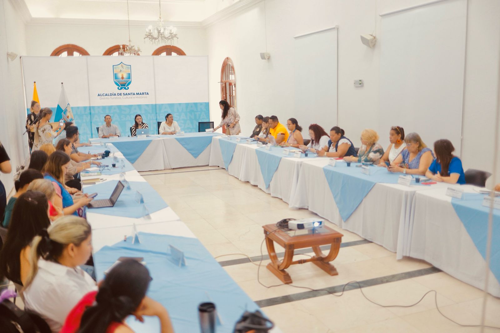 Comité Intersectorial Distrital Adopta Medidas Contra la Violencia de Género Comité Intersectorial Distrital Adopta Medidas Contra la Violencia de Género