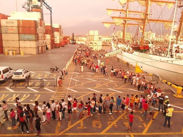 Los veleros internacionales y el Buque Gloria, fueron visitados por turistas y samarios