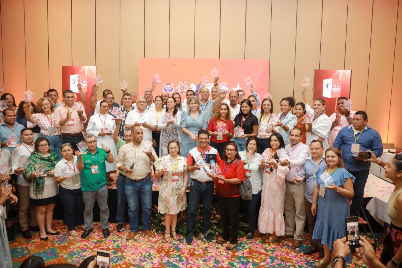 La alcaldesa Virna Johnson presentó los proyectos con los que revolucionará la política Educativa de Santa Marta