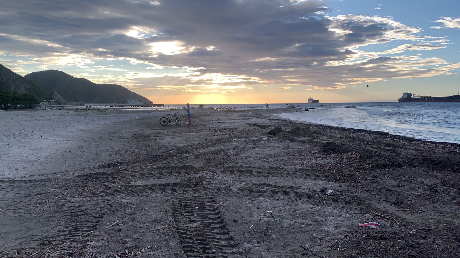 Alcaldía de Santa Marta y Guardianes del Río adecuaron la playa de Los Cocos