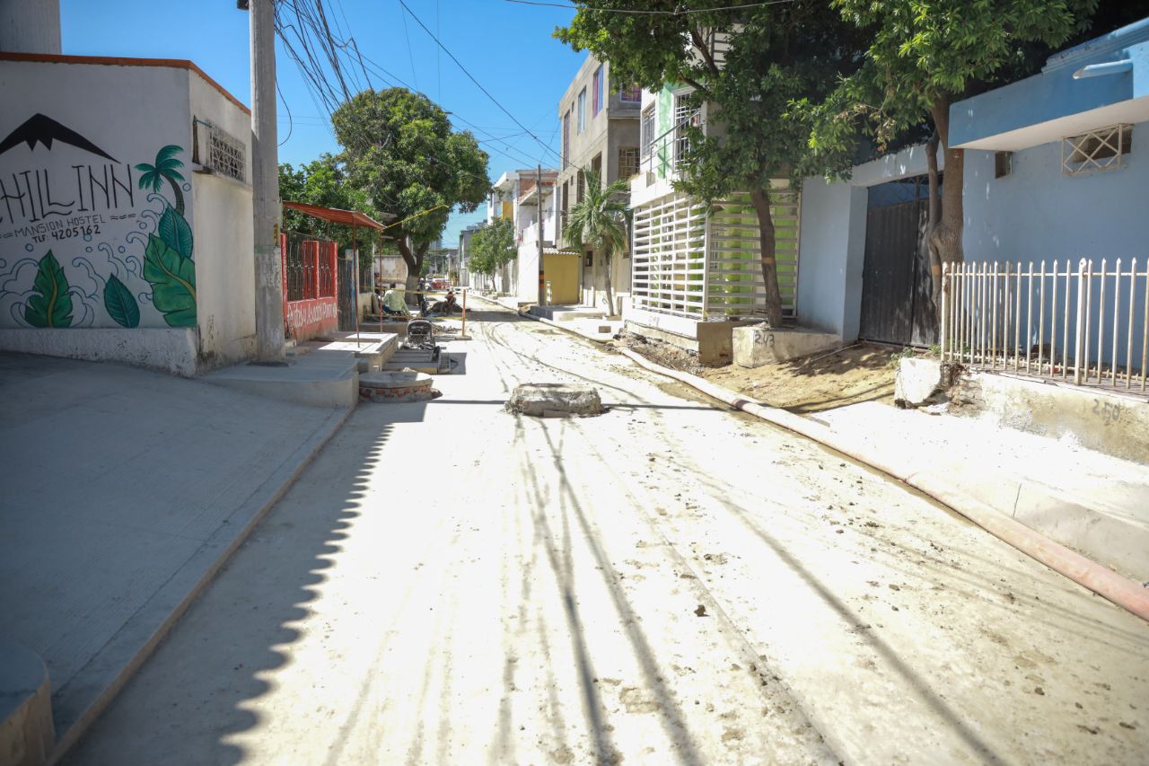 Alcaldesa Virna Jonhnson incluye nuevo tramo en la obra de la calle 14 de Gaira