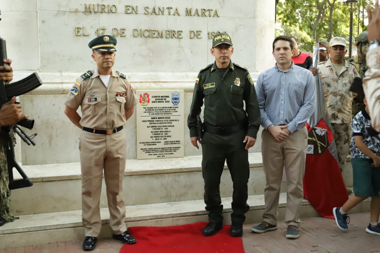   Ejército Nacional, Alcaldía y Policía develaron placa en conmemoración a los héroes caídos  