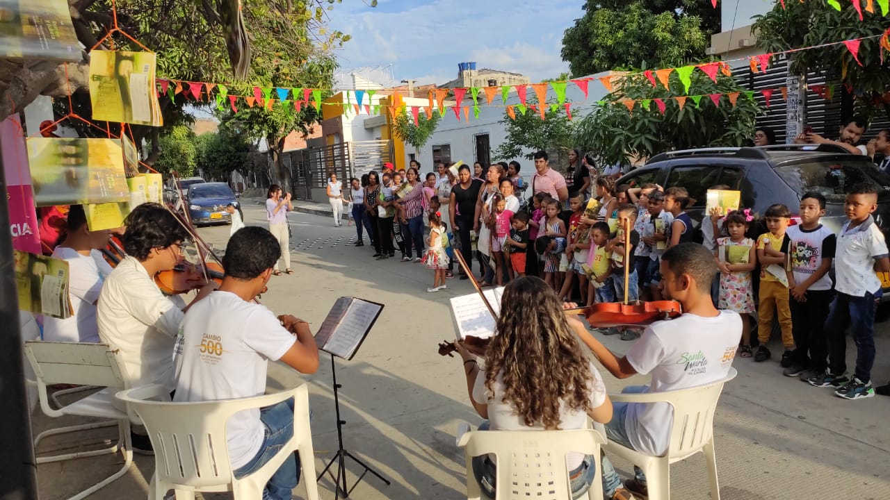 A 30 barrios de la ciudad, la EFAC llevó Galerías Callejeras