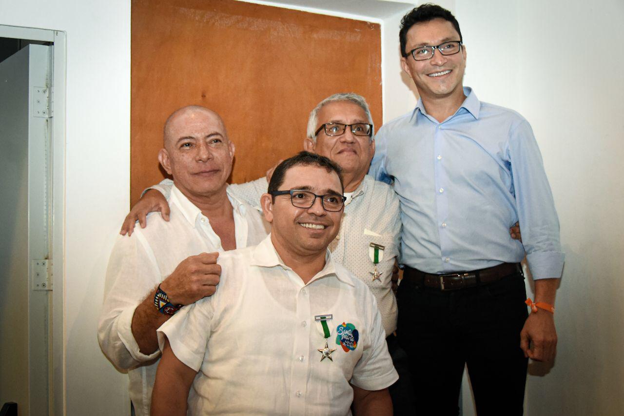 Alcalde Martínez condecorado con ´Medalla al Mérito Ciudadano´ Alcalde Martínez condecorado con ´Medalla al Mérito Ciudadano´|