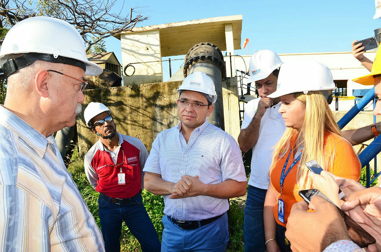 Alcalde Rafael Martínez supervisando los trabajos que se adelantan en la Planta de Tratamiento de Agua Potable de Mamatoco Alcalde Rafael Martínez supervisando los trabajos que se adelantan en la Planta de Tratamiento de Agua Potable de Mamatoco