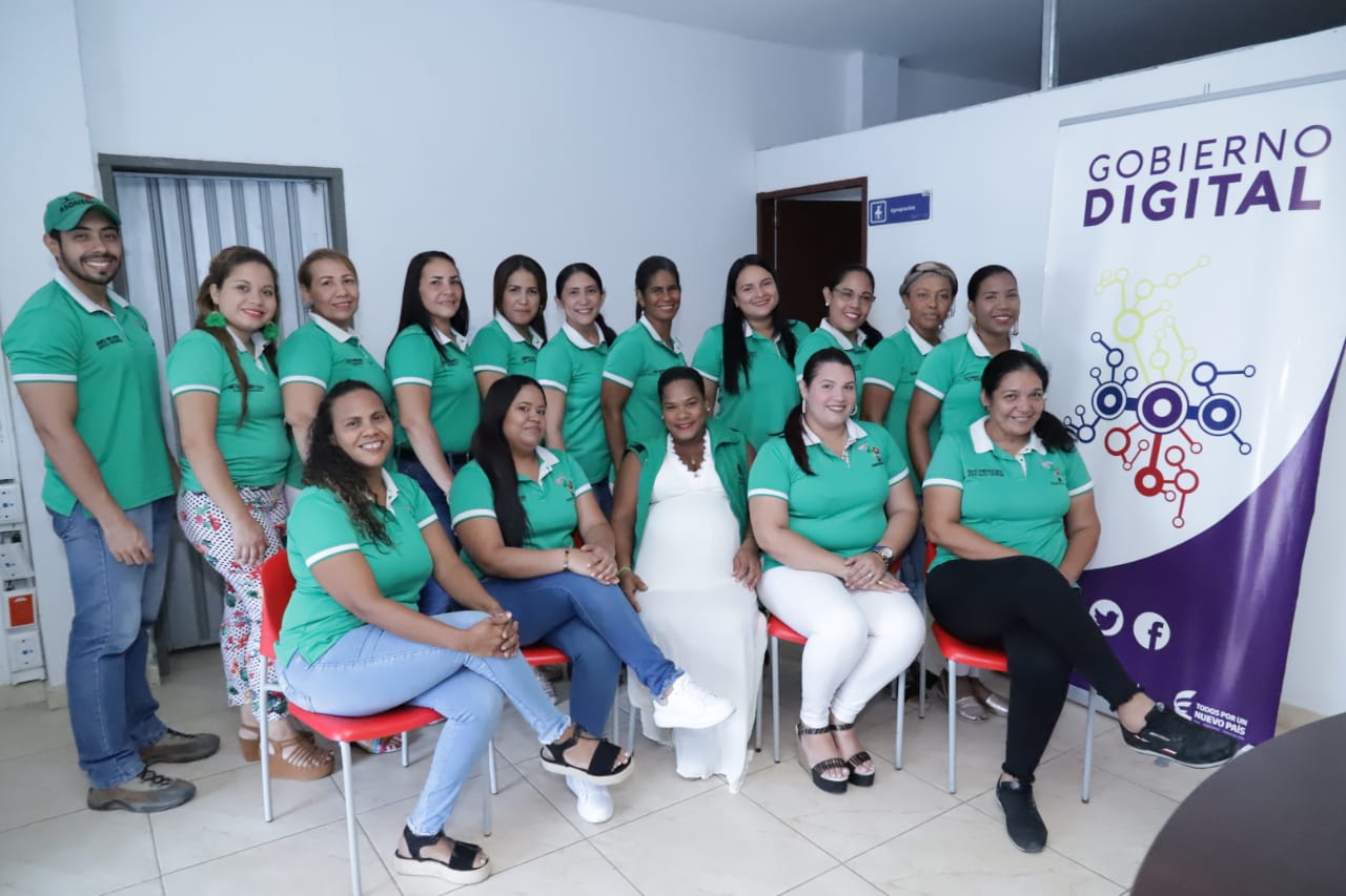 La Alcaldía del Cambio certificó en herramientas ofimáticas a servidores de la primera infancia La Alcaldía del Cambio certificó en herramientas ofimáticas a servidores de la primera infancia