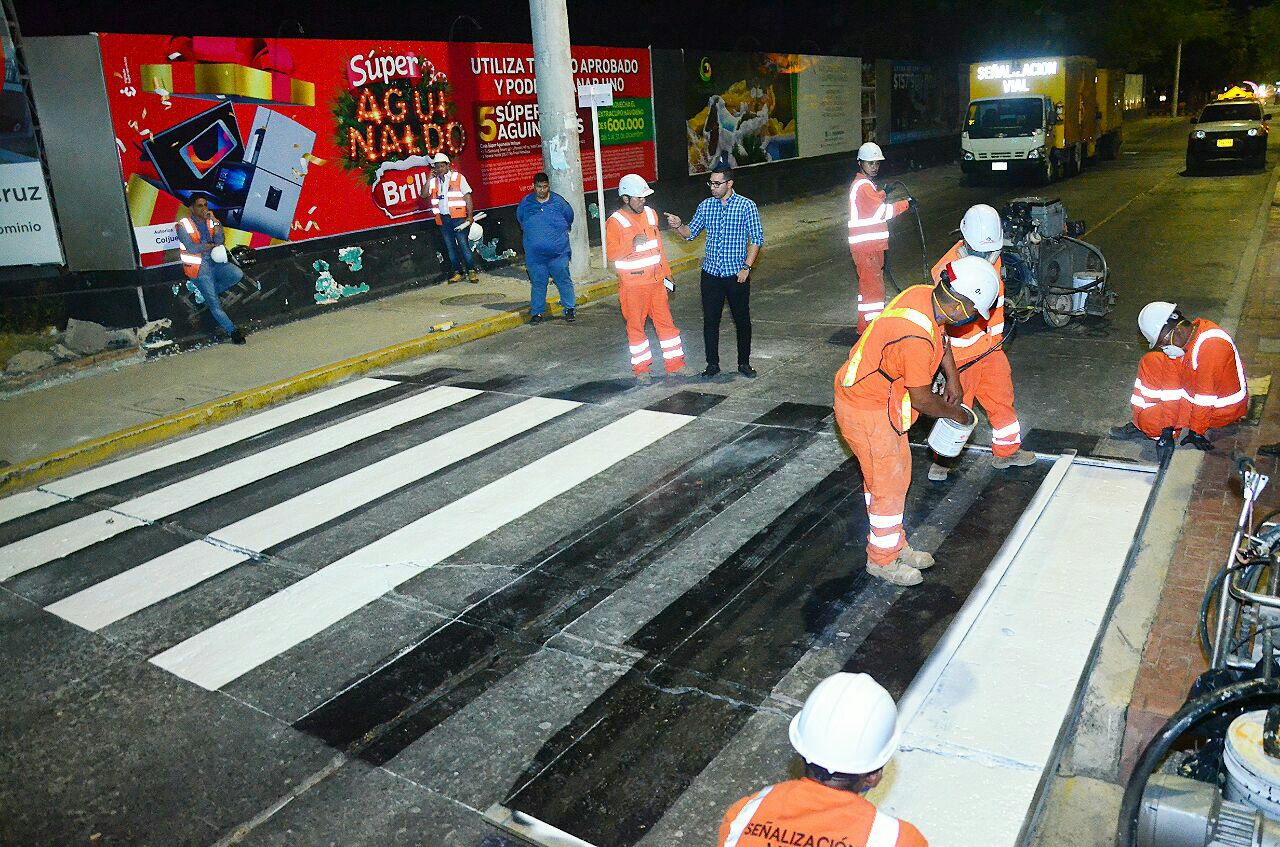Alcaldía inicia renovación de cebras, pasos peatonales y señalización vial Alcaldía inicia renovación de cebras, pasos peatonales y señalización vial