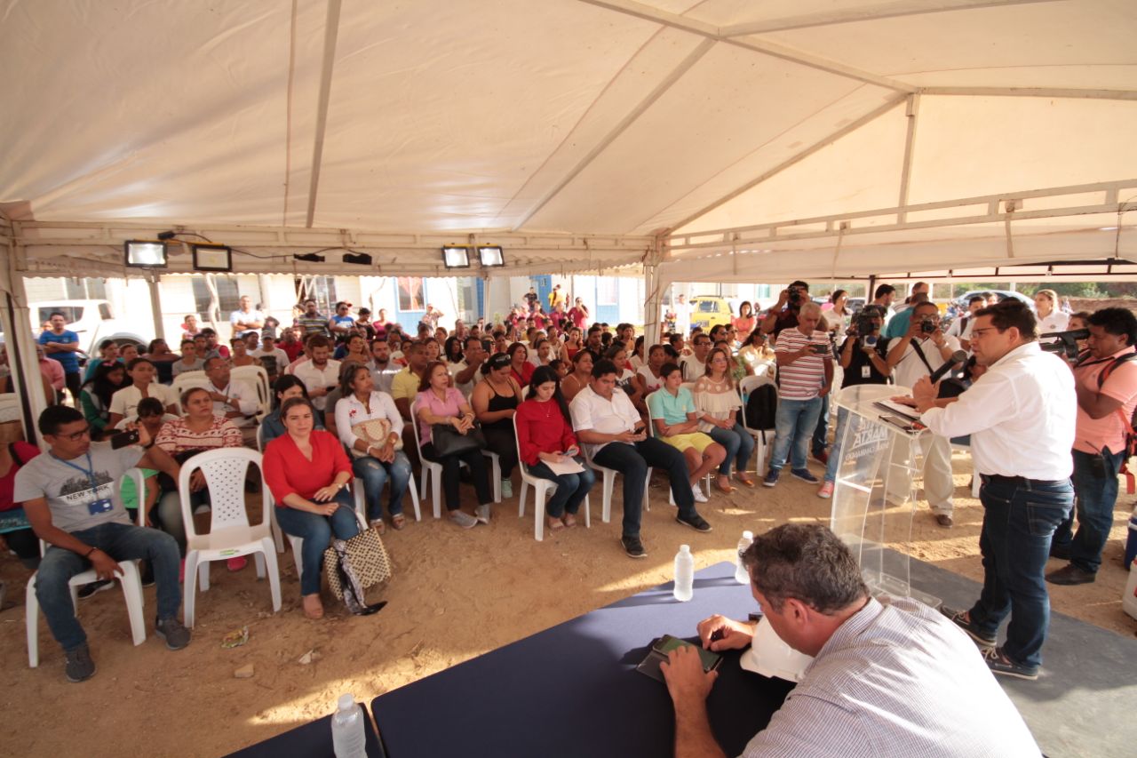 Alcalde puso la primera piedra del proyecto ‘Santa Helena’ Alcalde puso la primera piedra del proyecto ‘Santa Helena’