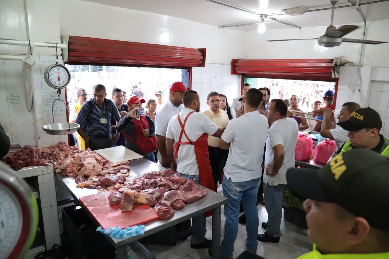 416 kilos de carne incautada y 3 capturados dejó operativo en el Mercado Público 416 kilos de carne incautada y 3 capturados dejó operativo en el Mercado Público